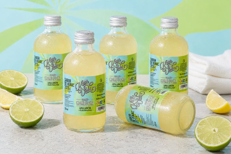 Botellas con etiquetas diseñadas y adaptadas a distintos formatos de envase